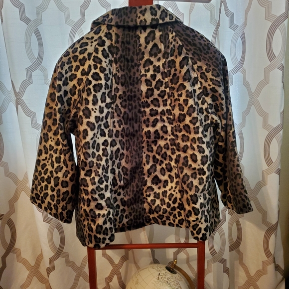 Appraisal grey cheetah/ leopard jacket size large. - Picture 5 of 8
